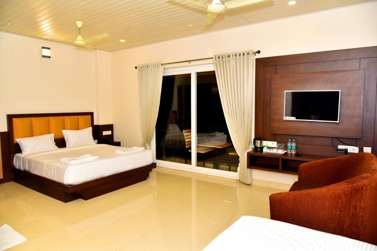 Hotel Coorg Palace Madikeri Exterior photo