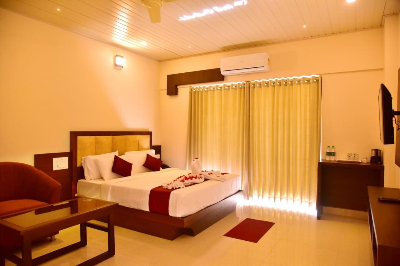 Hotel Coorg Palace Madikeri Exterior photo